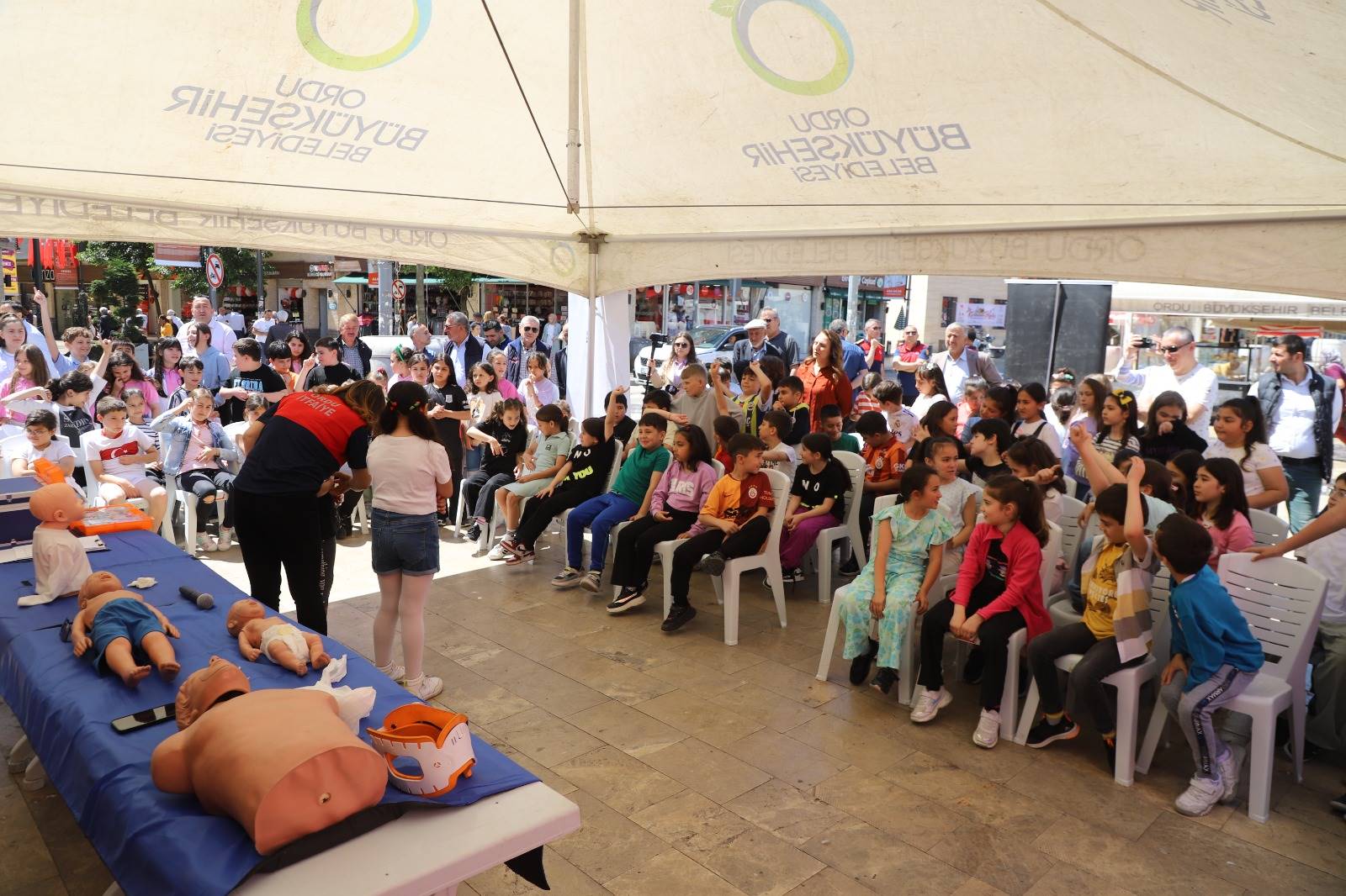 ORDU İTFAİYESİ, HALKA AÇIK İLK YARDIM EĞİTİMLERİ DÜZENLİYOR
